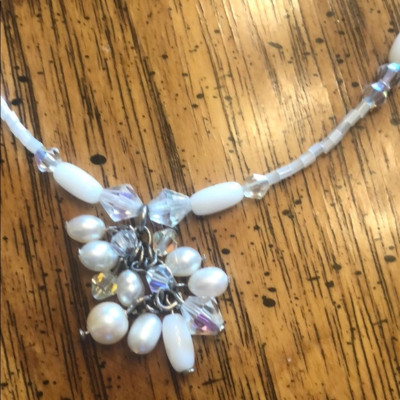 White beaded necklace - Picture 2 of 3